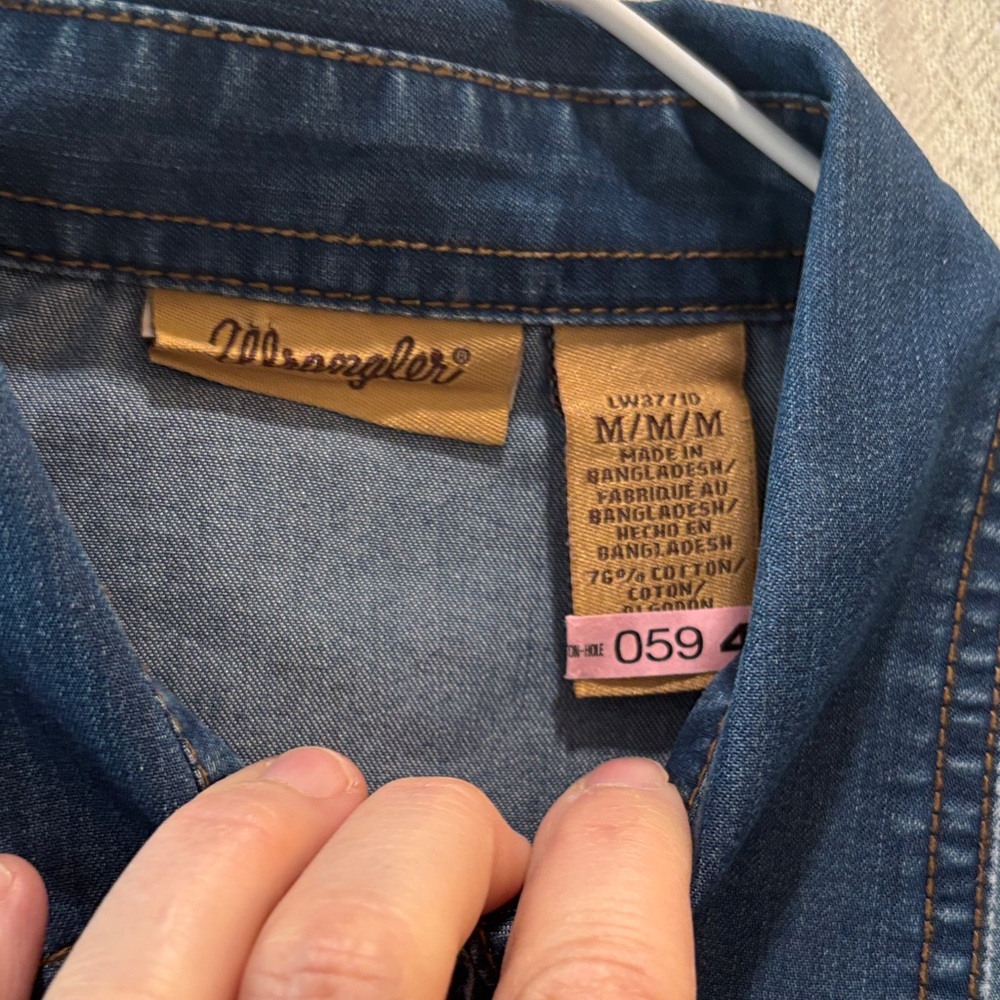 Wrangler women Denim Button-Up Shirt - Picture 2 of 4